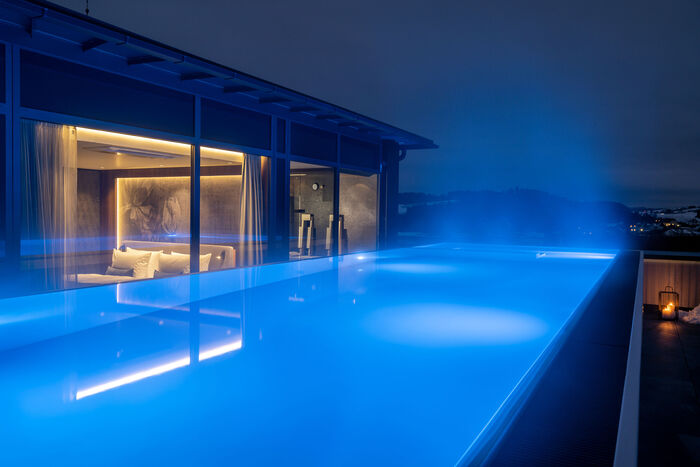 Rooftop-Pool-Suite im Luxushotel Jagdhof in Bayern
